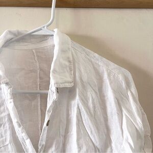 Linen white button up shirt with 3/4 sleeves
